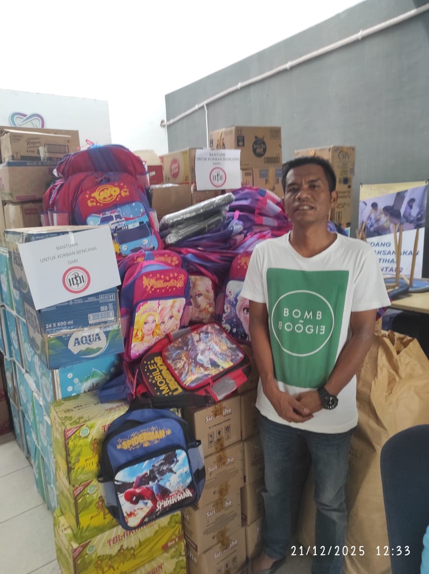 Tapanuli Selatan - Posko kesehatan, pemberian alat tulis untuk anak-anak terdampak bencana, pemberian baju, logistik makanan dan obat-obatan